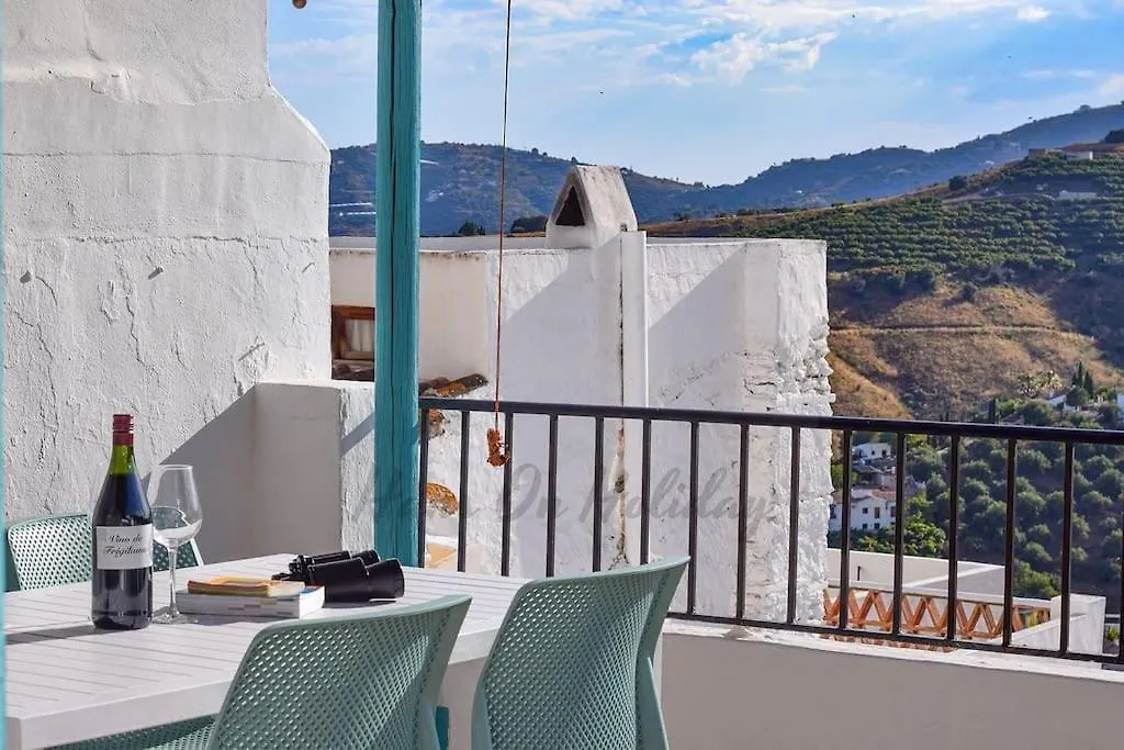 Calle Choruelo 26, Frigiliana Traditional 2 Bedroom Townhouse With Large Roof Terrace And Views Hansonholiday Rentals 度假居