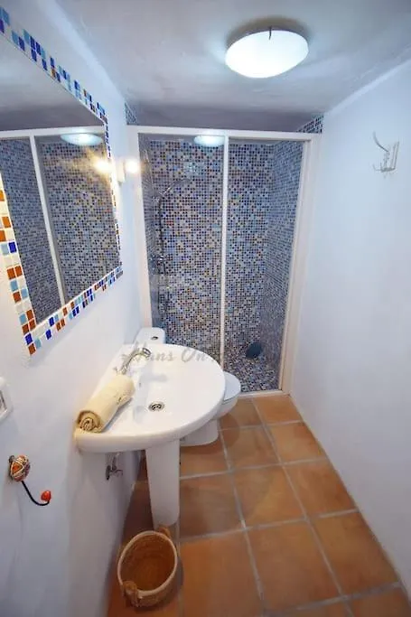 Calle Choruelo 26, Frigiliana Traditional 2 Bedroom Townhouse With Large Roof Terrace And Views Hansonholiday Rentals 度假居