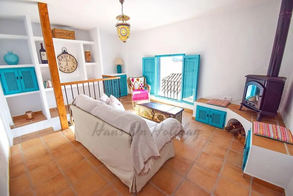 Calle Choruelo 26, Frigiliana Traditional 2 Bedroom Townhouse With Large Roof Terrace And Views Hansonholiday Rentals 0*,  西班牙